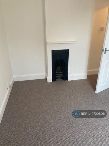 2 bedroom semi-detached house to rent - Photo 2