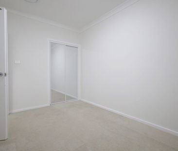 Modern, Energy-Efficient Family Home with Low-Maintenance Lifestyle... - Photo 4