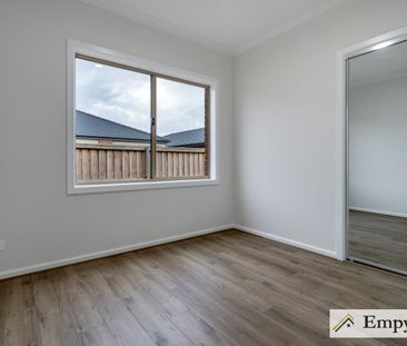 Spacious Family Home With 2 Living Zones & 3 Bathrooms! - Photo 6