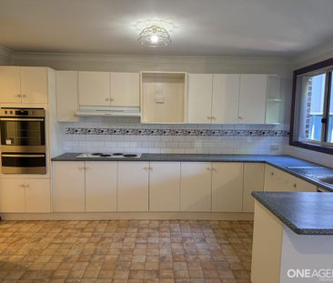 LARGE 3 BEDROOM DUPLEX | GREAT LOCATION - Photo 5