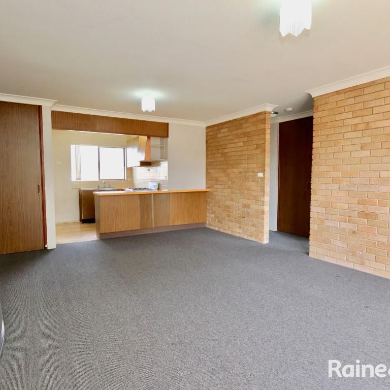 Perfect Piper - Upstairs Unit - Available 22.1.2026 - Photo 1