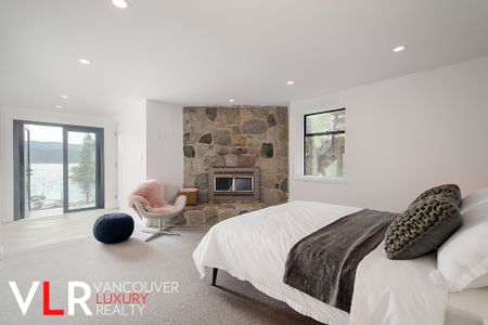 House in North Vancouver, BC - Photo 5