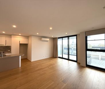 Modern 2 Bedroom Apartment, short walk to train - Photo 1