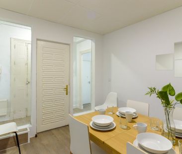 Wonderful room in Plaza de Santa Ana - Photo 3