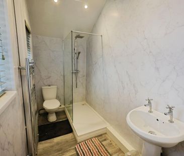 2 bedroom House To Let Total Size: 829 SQ FT - Photo 5