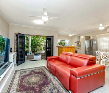 Furnished ground floor apartment, two streets from beach. - Photo 6