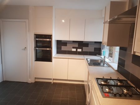 Room in a Shared Flat, Tudor Way, N14 - Photo 3