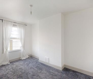 3 bedroom flat to rent - Photo 6