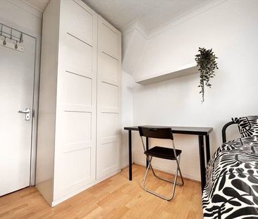 Room in a Shared Flat, Oban House, E14 - Photo 1