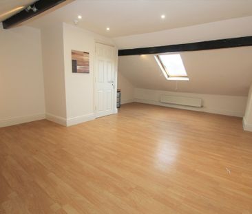 4 Bedroom Town House, Chester - Photo 5