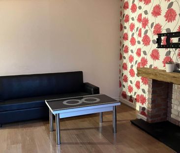 4 bedroom end of terrace house to rent - Photo 3