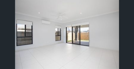 Beautiful Modern Home - $630 per week to increase to $700 per week 09/02/2027 - Photo 2