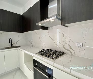 2 Bedrooms Granny flat in the Gables - Photo 2