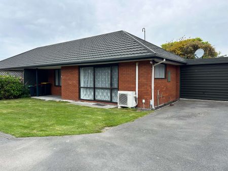 Spacious 2 Bedroom Unit - Photo 2