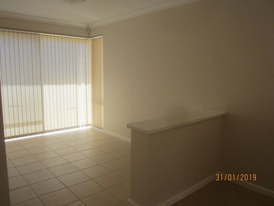 Low Maintenance & Secure - Photo 1