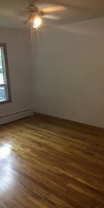 GRAND 5-1/2 À LOUER PRÈS UNIVERSITÉ DE SHERBROOKE - Photo 3