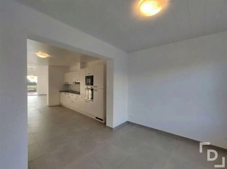 Volledig gerenoveerde woning met 4 slaapkamers en grote tuin - Foto 4