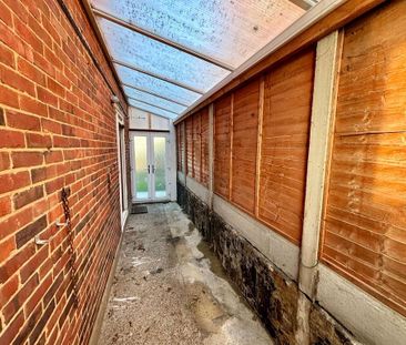 2 bedroom semi-detached house to rent - Photo 6