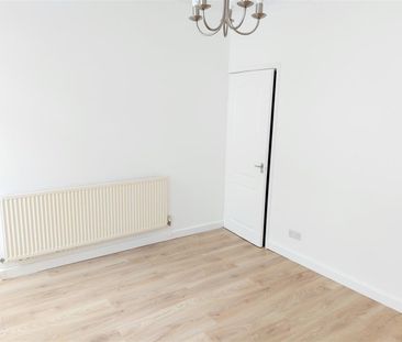 3 Bedroom House - End Terrace - Photo 1