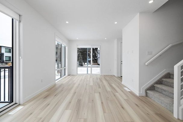 Edmonton Unfurnished townhouse Rental in Idylwylde - Contemporary Three Bedroom Suite In Mature Neighbourhood - Photo 1