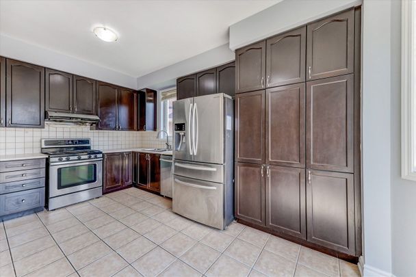 For Lease - 49 Peppermint Close Unit# Main & 2nd, Brampton, Ontario - Photo 1