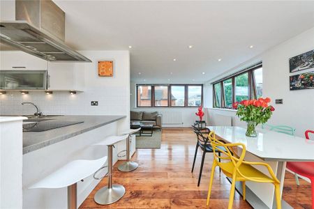 2 bedroom flat to rent - Photo 2