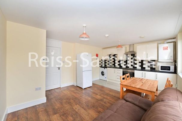 4 bedroom maisonette to rent - Photo 1