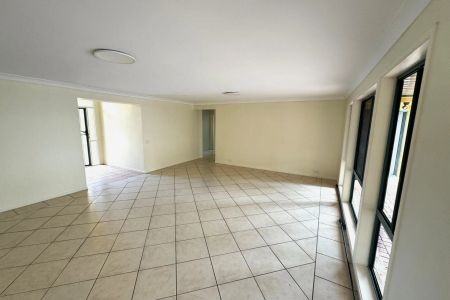 FAMILY HOME IN A QUIET POCKET OF THE GAP - Photo 2