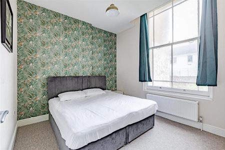 3 bedroom flat to rent - Photo 5