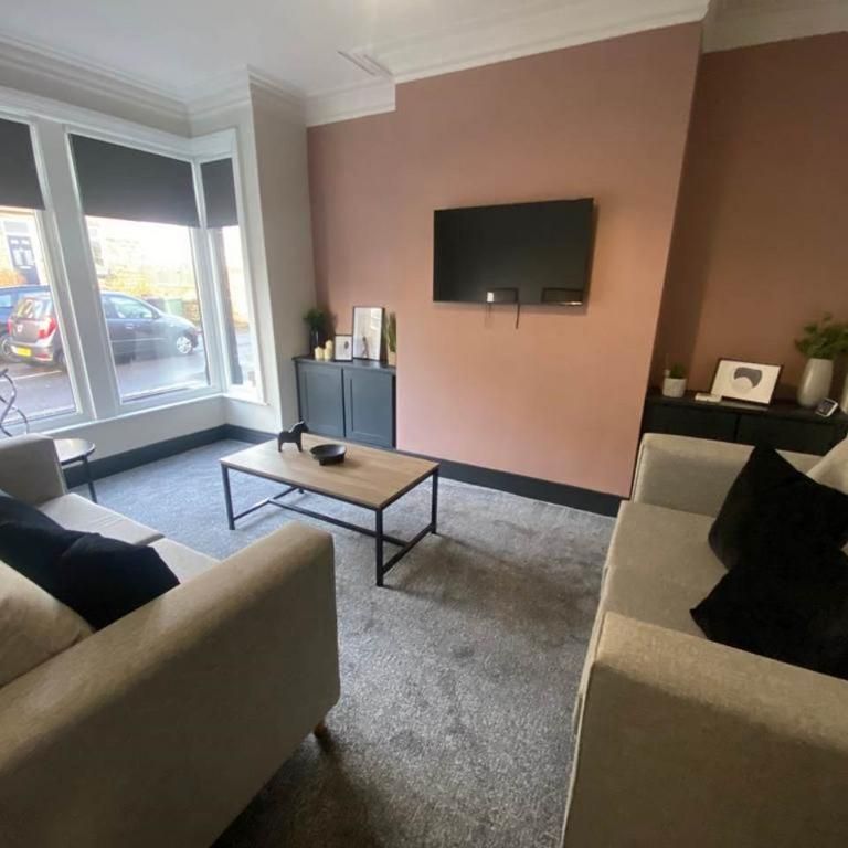 1 bedroom in a house share to rent - Photo 1