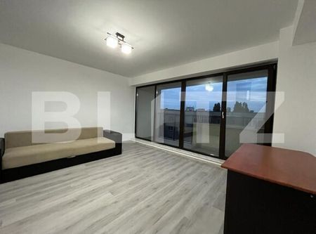 Apartament modern cu două camere, centrala si loc de parcare privat - Fotografie 3