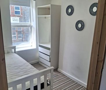 £900 PCM All bills Included First Floor Flat in Clifton Street, Ada... - Photo 3