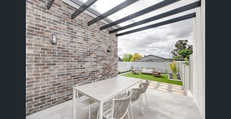 2 Bedroom – Walk to town – Fully furnished - Photo 4