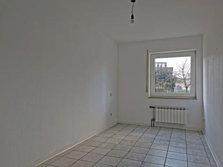 MANNELLA *Zentral & ruhig* Helle geräumige Wohnungen mit Balkon & 2 Bädern Nähe Gymnasium Altenforst - Foto 4