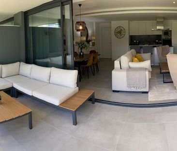 3 bedroom luxury Flat for rent in Estepona, Andalusia - Photo 6