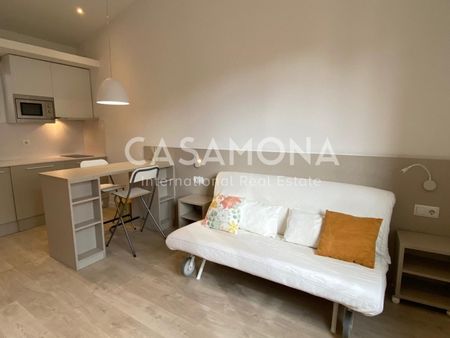 Stylish Studio Apartment with an Elevator close to Sagrada Familia - Photo 2