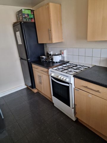 Room in a Shared House, Malmesbury Road, E3 - Photo 4