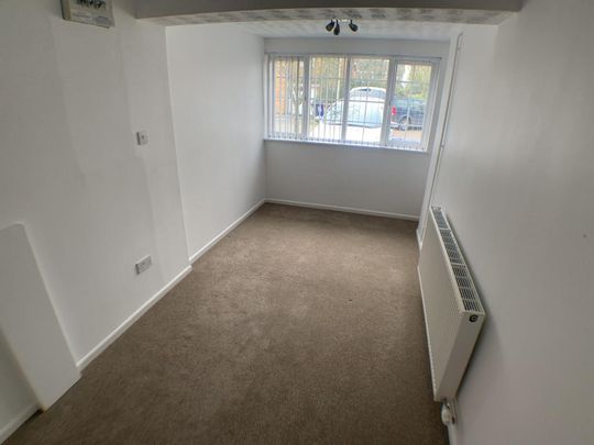 4 bedroom detached house to rent - Photo 1