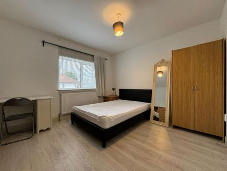 6 bedroom semi-detached house to rent - Photo 3