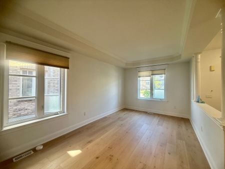 For Lease - 165 Paradelle Drive, Richmond Hill, Ontario - Photo 2