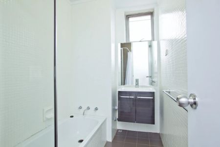 Fabulous Nedlands apartment with courtyard. - Photo 5