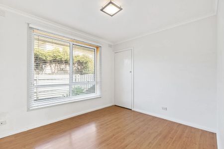 METERS TO CHELSEA BEACH | LIFESTYLE & CONVENIENCE! - Photo 4