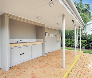 Well-Presented Townhouse in Convenient Location - Photo 5