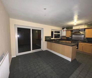 4 bedroom terraced house to rent - Photo 3
