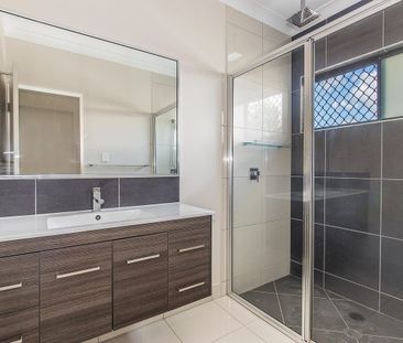 SPACIOUS FAMILY LIVING + MEDIA ROOM + SOLAR + NO REAR NEIGHBOURS - Photo 4