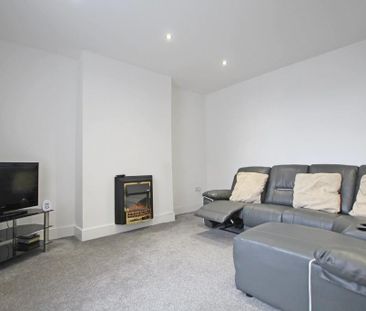 2 bedroom end of terrace house to rent - Photo 1