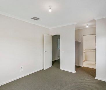 Modern & Bright Townhouse - Photo 6