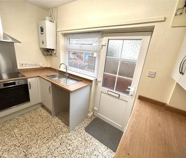 3 bedroom end of terrace house to rent - Photo 4