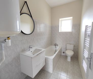 Location Appartement 4 pièces 79m² FLEURY LES AUBRAIS 45400 - Photo 4