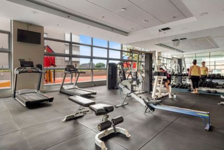 Quality modern apartment situated in this desirable location in the heart of Maroubra - Photo 4